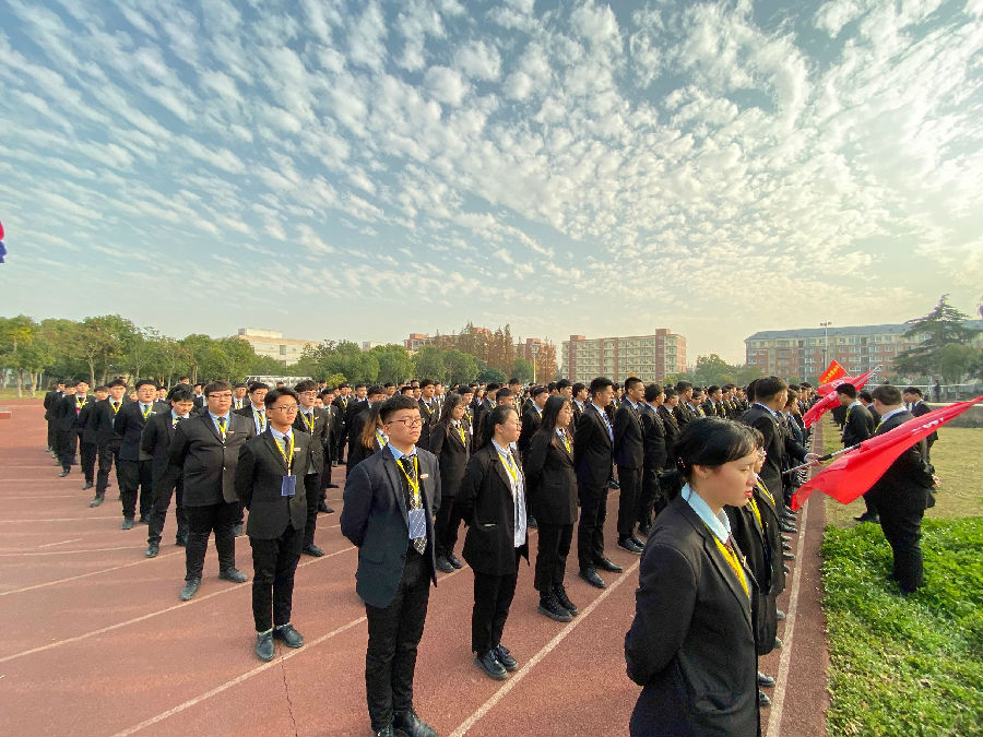 八維教育職業學校:云端之巔,塑造云計算時代的領航者!